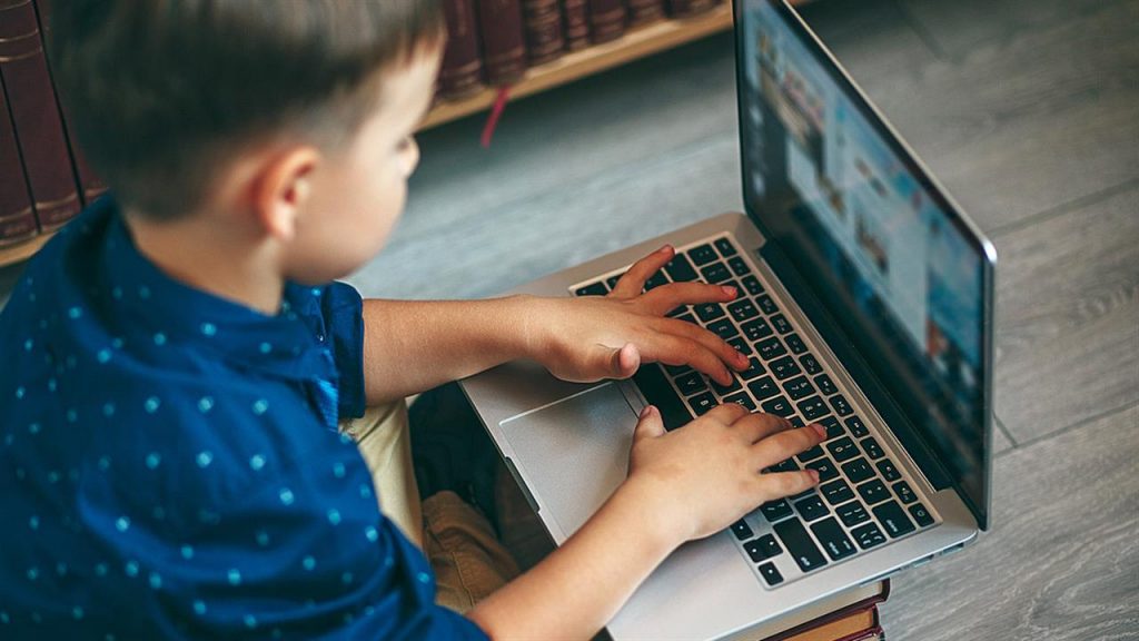 Συμβουλές για προστασία των παιδιών από επικίνδυνες προκλήσεις στο διαδίκτυο